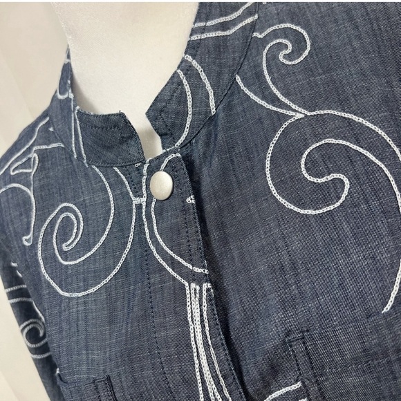 CHICOS LONG SLEEVE BOTTOM SHIRT OR JACKET SIZE 2. - Picture 3 of 16